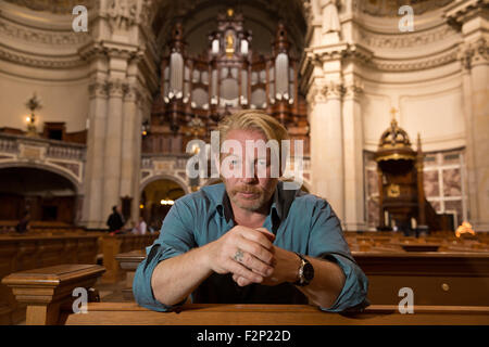 Berlin, Deutschland. 21. Sep, 2015. Deutscher Schauspieler und Regisseur Ben Becker stellt in einem Interview zur Förderung seiner bevorstehenden Spiel "Ich, Judas" (lit.) I, Judas) an der Kathedrale in Berlin, Deutschland, 21. September 2015. Das Spiel wird am 18. November 2015 premiere. Foto: Jörg CARSTENSEN/Dpa/Alamy Live News Stockfoto