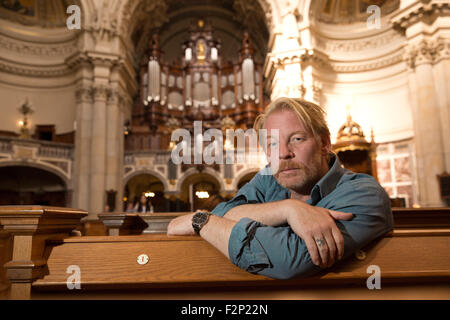 Berlin, Deutschland. 21. Sep, 2015. Deutscher Schauspieler und Regisseur Ben Becker stellt in einem Interview zur Förderung seiner bevorstehenden Spiel "Ich, Judas" (lit.) I, Judas) an der Kathedrale in Berlin, Deutschland, 21. September 2015. Das Spiel wird am 18. November 2015 premiere. Foto: Jörg CARSTENSEN/Dpa/Alamy Live News Stockfoto