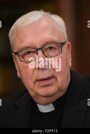 Fulda, Deutschland. 22. Sep, 2015. Norbert Trelle, Bischof von Hildesheim, abgebildet auf einer Pressekonferenz der Deutschen Bischofskonferenz in Fulda, Deutschland, 22. September 2015. © Dpa picture-Alliance/Alamy Live News Stockfoto