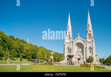 Basilika von Sainte-Anne-de-Beaupré in Quebec, Kanada, Sommer 2015 Stockfoto