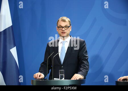 Berlin, Deutschland. 22. Sep, 2015. Finnische Primer Juha Sipilä trafen sich Bundeskanzlerin Angela Merkel um europäische Flüchtlingskrise zu besprechen. Kanzler betont um Flüchtlingskrise durch seine Herkunft und zu stärken EU-Grenzen zu lösen. © Jakob Ratz/Pacific Press/Alamy Live-Nachrichten Stockfoto