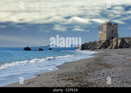 Eine Aufnahme seltener Kelvin-Helmholtz-Wellen über Gibraltar und der Küste Marokkos, aufgenommen vom Torre de Sal bei Estepona. Stockfoto