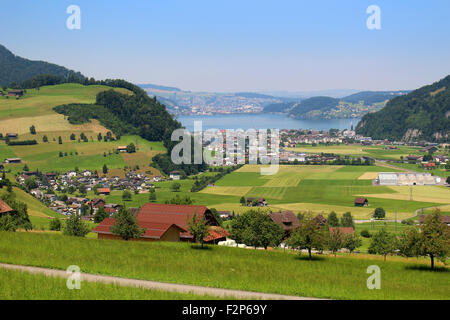 Die Alpen in der Schweiz auf Mount Stastenhorn in der Nähe von Vierwaldstättersee zeigen und Städte Stockfoto