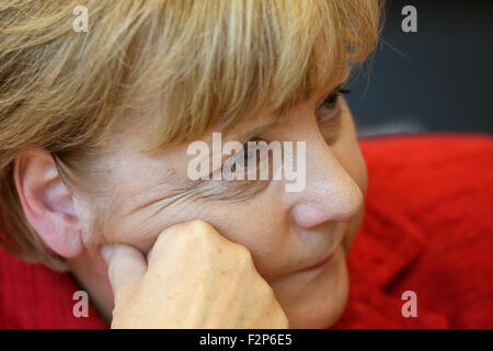 Berlin, Deutschland. 22. Sep, 2015. Deutsche Bundeskanzlerin Angela Merkel (CDU) zu Beginn der Sitzung im Bundestag in Berlin, Deutschland, 22. September 2015 CDU/CSU-Bundestagsfraktion. Foto: WOLFGANG KUMM/DPA/Alamy Live-Nachrichten Stockfoto