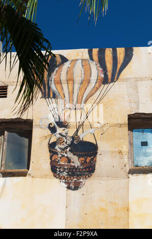 Naher Osten: Heißluftballon-graffiti in der Altstadt von Jaffa, Israel, Palmen, Sommer Tag Stockfoto