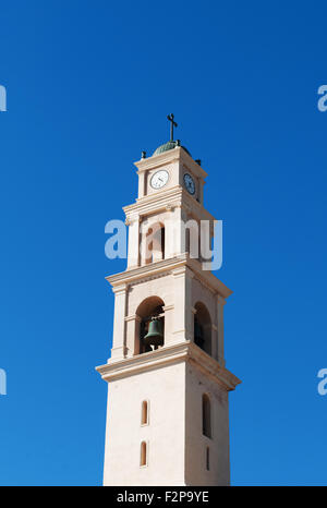 Naher Osten, Tel Aviv, Jaffa, Israel, Jaffa: der Glockenturm von St. Peter's Kirche aus dem Quadrat der Altstadt von Jaffa gesehen Stockfoto