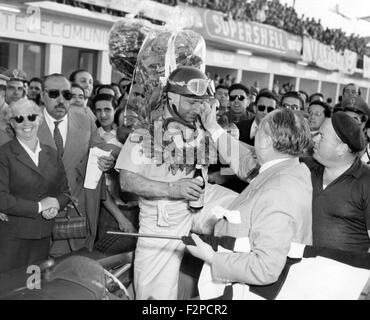 Fangio gewinnt die Weltmeisterschaft in einem Lancia Ferrari D50A 1957 Stockfoto