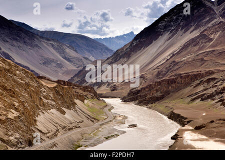 Indien, Jammu & Kashmir, Ladakh, Leh Tal, Zusammenfluss von Indus und Zanskar Rivers in der Nähe von Nimmu Stockfoto