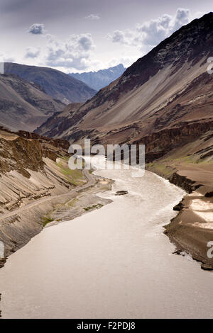 Indien, Jammu & Kashmir, Ladakh, Leh-Tal, Zanskar Fluss als es nähert sich der Indus in der Nähe von Nimmu Stockfoto
