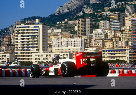 Alain Prost in seinem McLaren-TAG beim GP von Monaco in Monte Carlo 1987 Stockfoto