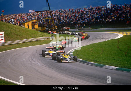 Nelson Piquet, Nigel Mansell im Williams-Honda auf den GP von Österreich am Osterreichring 1987 führt Stockfoto