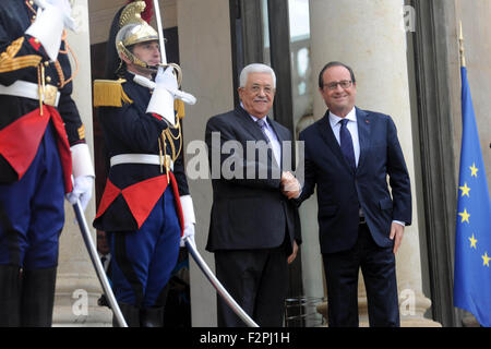 Paris, Paris, Frankreich. 22. Sep, 2015. Der französische Präsident Francois Hollande trifft mit palästinensischen Amtskollegen Mahmud Abbas im Elysée-Palast in Paris am 22. September 2015 Credit: Thaer Ganaim/APA Bilder/ZUMA Draht/Alamy Live News Stockfoto