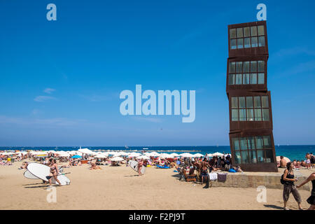 Skulptur 'L'estel Ferit' (dem verletzten Star) von Rebecca Horn am Strand Barceloneta, 1992. Barcelona, Katalonien, Spanien. Stockfoto