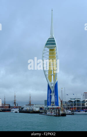 Neu lackiert Spinnaker Tower umbenannt Emirates Spinnaker Tower Stockfoto