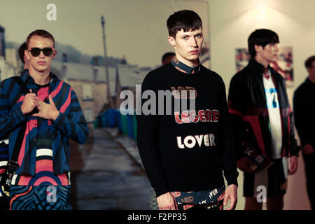 Henry Holland SS16 Präsentation in Selfridges-Parkplatz Stockfoto