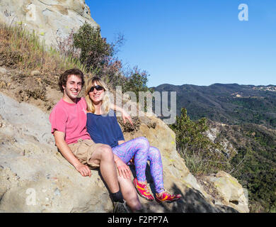 Paar erholsame entlang des Santa Ynez Trail im Topanga State Park Stockfoto