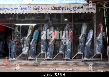 Schaufensterpuppen Tuch Shop ungerade anzeigen Shops Mode Stockfoto