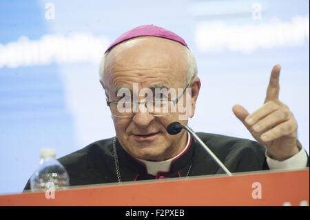 Philadelphia, Pennsylvania, USA. 22. Sep, 2015. Erzbischof VINCENZO PAGLIA, Präsident des Päpstlichen Rates für die Familie bei der Eröffnungsfeier der das Welttreffen der Familien in an der Philadelphia Convention Center Kredit: Ricky Fitchett/ZUMA Draht/Alamy Live News Stockfoto