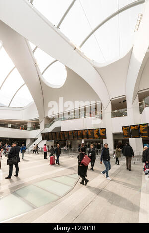 Bahnhof New Street in Birmingham, mit John Lewis speichern oben. Stockfoto