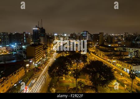 Lima, Peru - 6. September 2015: Foto von der Kennedy-Park im Zentrum des Stadtteils Miraflores an einem Sonntagabend getroffen Stockfoto