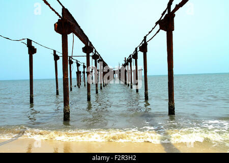 verlassene alte Seebrücke Stockfoto