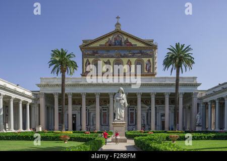 Statue des hl. Paulus, Basilika St. Paul vor den Mauern, Papale San Paolo fuori le Mura, Rom, Latium, Italien Stockfoto