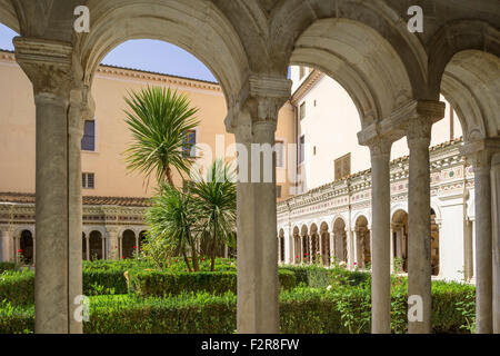 Kreuzgang, Kloster Basilika St. Paul vor den Mauern, Papale San Paolo fuori le Mura, Rom, Latium, Italien Stockfoto