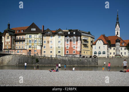 Fluss Isar, Häuser, Fassaden hinter Bad Tölz, Upper Bavaria, Bavaria, Germany Stockfoto