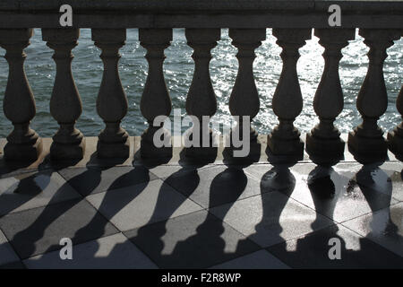 Mascagni-Terrasse direkt am Meer, Livorno, Toskana, Italien Stockfoto