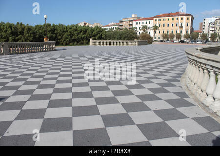 Mascagni-Terrasse direkt am Meer, Livorno, Toskana, Italien Stockfoto