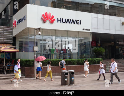 Shanghai, China. 01. Sep, 2015. Ein Geschäft von der chinesischen Telekommunikationsanbieter Huawei in Shanghai, China, 1. September 2015. Foto: Jens Kalaene/Dpa/Alamy Live News Stockfoto