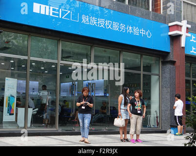 Shanghai, China. 01. Sep, 2015. Einen Vorrat an der chinesischen Smartphone-Anbieter Meizu in Shanghai, China, 1. September 2015. Foto: Jens Kalaene/Dpa/Alamy Live News Stockfoto