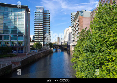 Fluß Irwell und Manchester Stadtbild. Stockfoto