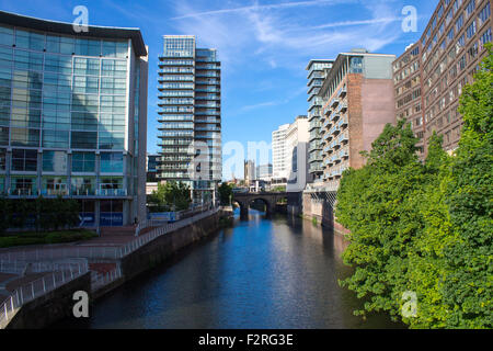 Fluß Irwell und Manchester Stadtbild. Stockfoto