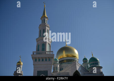 Moskau. 23. Sep, 2015. Foto aufgenommen am 23. September 2015 zeigt die Moschee-Kathedrale Moskau in Moskau, Russland. Die Eröffnungsfeier der neuen Moschee fand hier am Mittwoch statt. © Pavel Bednyakov/Xinhua/Alamy Live-Nachrichten Stockfoto