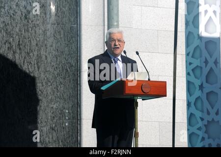 Moskau, Moskau, Russische Föderation. 23. Sep, 2015. Der palästinensische Präsident Mahmoud Abbas hält eine Rede im Rahmen einer Feierstunde, die große Moschee von Moskau in Moskau, Russland, 23. September 2015 zu öffnen. Die neue Moschee, errichtet auf dem Gelände der ursprünglichen Moschee der Stadt aus dem Jahre 1904 und seit 2005 renoviert wurde, werden in der Lage, bis zu 10.000 Personen gleichzeitig, nach den örtlichen Medien © Thaer Ganaim/APA Bilder/ZUMA Draht/Alamy Live News Stockfoto