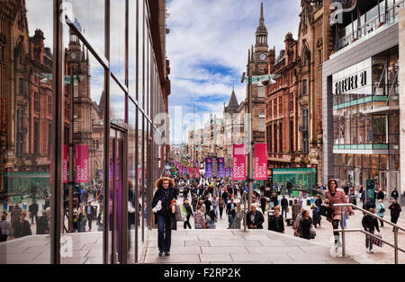 Einkaufen in Buchanan Street, Glasgow, Schottland, Großbritannien. Stockfoto