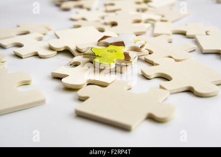 Puzzle-Muster Hand Teamarbeit Partnerschaft Menschen Stücke Kreativität Kooperationsstrategie Stockfoto