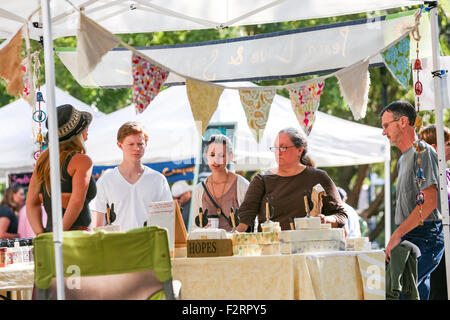 Der Bauernmarkt an der Main Street in der Innenstadt von Greenville, South Carolina. Stockfoto