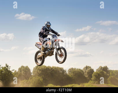 München, Deutschland - 17. AUGUST: Unbekannter Fahrer beteiligt sich an der Ausbildung der Motorsport Club Freisinger Baer in München Stockfoto