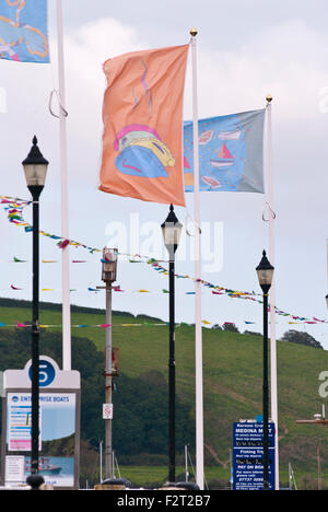 Flaggen auf der Prince Of Wales Pier Falmouth Cornwall England UK Stockfoto