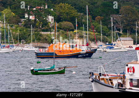 Falmouth RNLI Lifeboat ankern In Falmouth Harbour Cornwall England UK Stockfoto