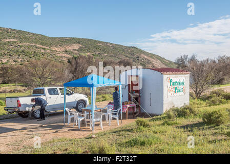 KAMIESKROON, Südafrika - 14. August 2015: ein Pfannkuchen Shop neben der Straße von Kamieskroon nach Skilpad im Namaqua National Stockfoto