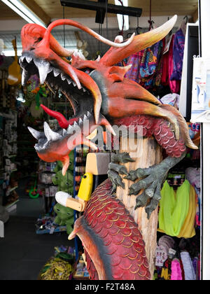 Eine Statue eines Drachen brüllen. Stockfoto