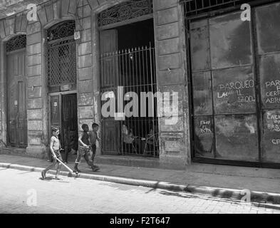 Kinder in Straßen von Havanna Kuba Stockfoto