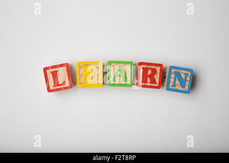 Kinder Wort Blöcke das Wort Rechtschreibung lernen Stockfoto