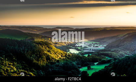 Sonne über Melindwr Tal auf der Cambrian Mountains Ceredigion Wales UK shinning Stockfoto