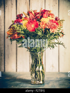 Vintage-Ton Herbst Blumenstrauß mit Wirkung Stockfoto