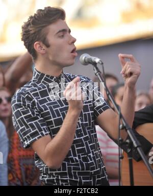 Nathan Sykes Videoaufnahme mit Times Square: Nathan Sykes Where: New York City, New York, USA bei: 23. Juli 2015 Stockfoto