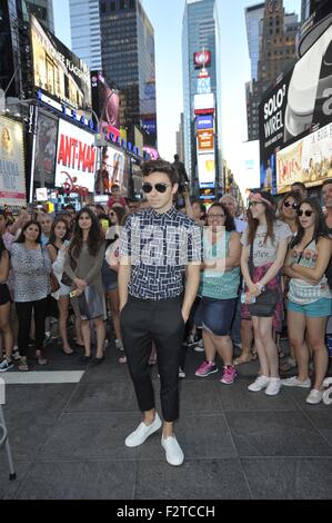 Nathan Sykes Videoaufnahme mit Times Square: Nathan Sykes Where: New York City, New York, USA bei: 23. Juli 2015 Stockfoto